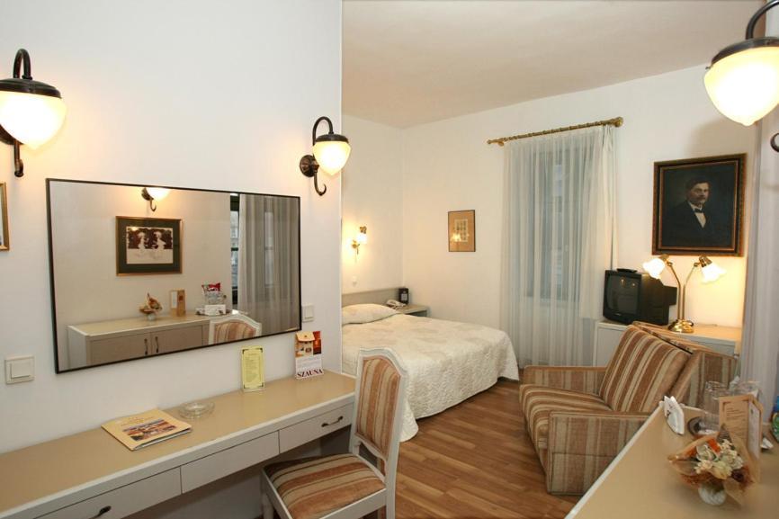 Hotel Senator-Ház Eger Exterior foto