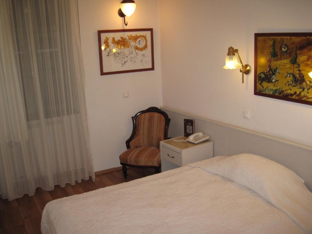 Hotel Senator-Ház Eger Quarto foto